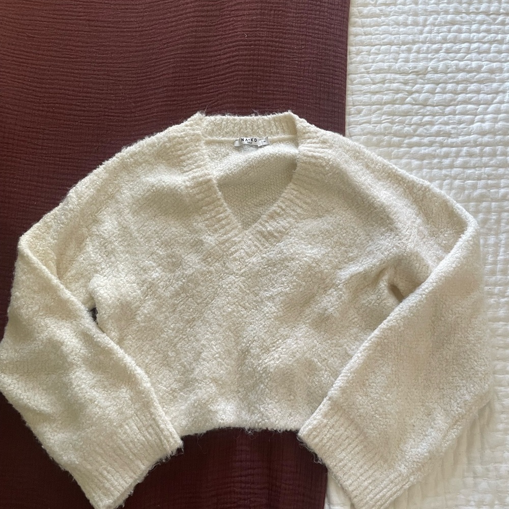 NA-KD Cropped Wide Sleeve V Neck Sweater - Picture 2 of 4